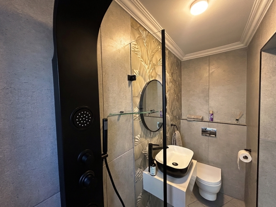 To Let 1 Bedroom Property for Rent in Big Bay Western Cape